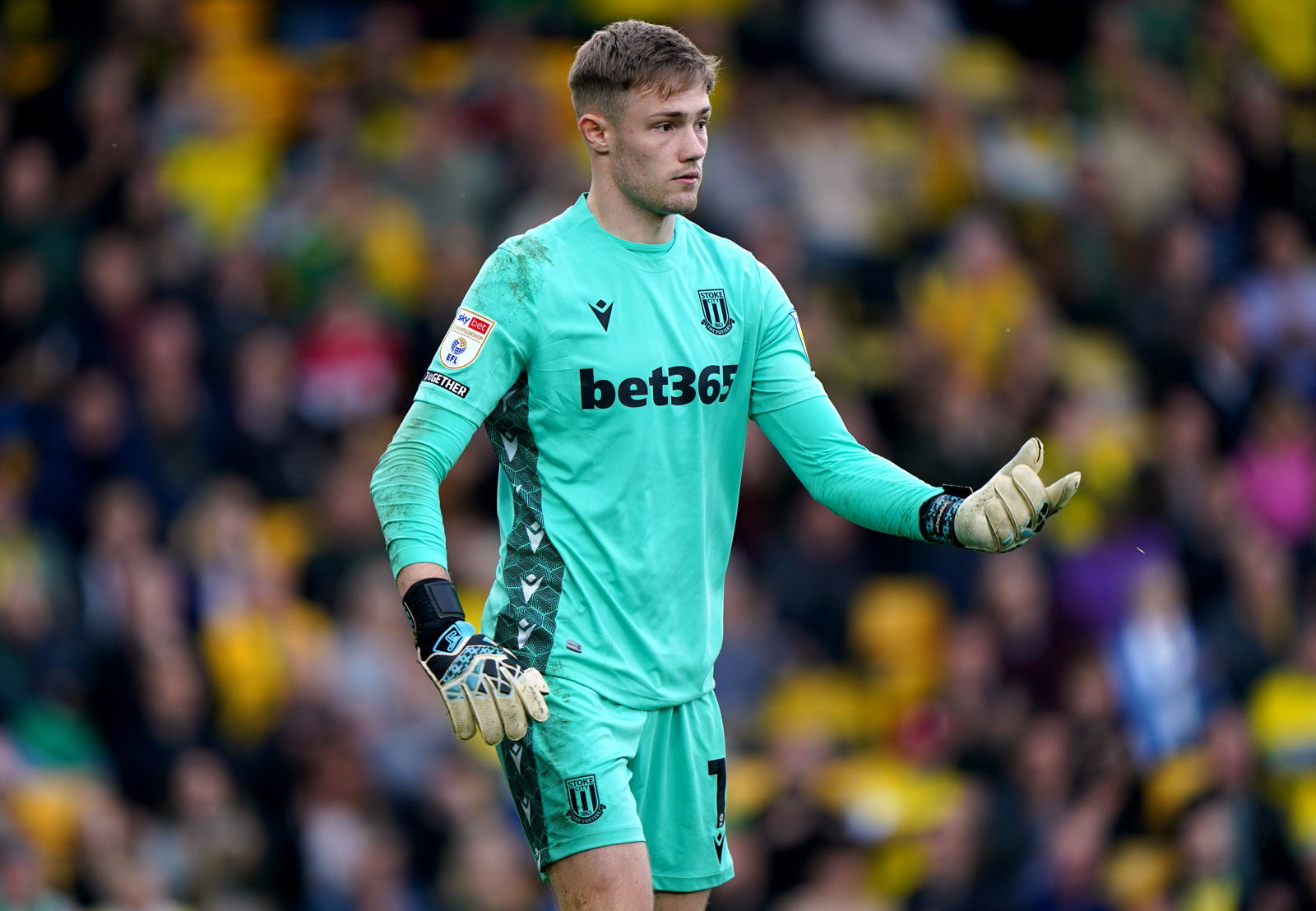 Club Brugge heeft de 22-jarige Engelse doelman Josef Bursik overgenomen van het Engelse Stoke City. Dat meldde de Belgische eersteklasser zaterdag.